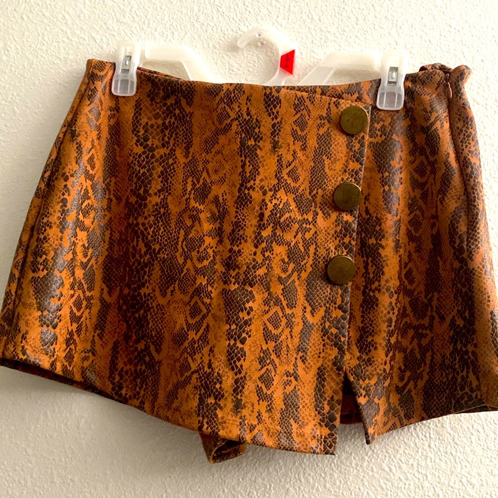 Women’s tan snake skin skort